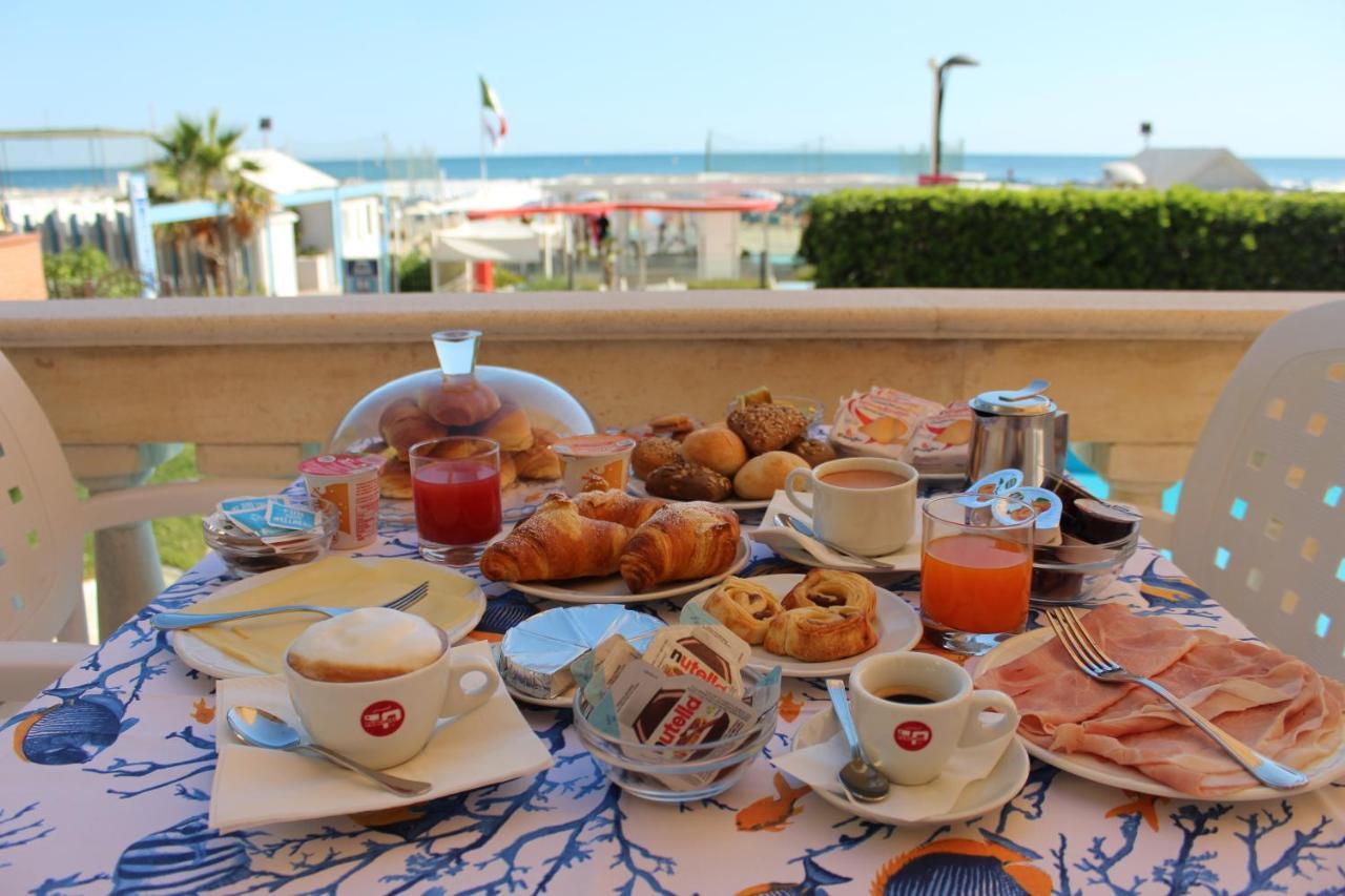 Rex Aparthotel 3*