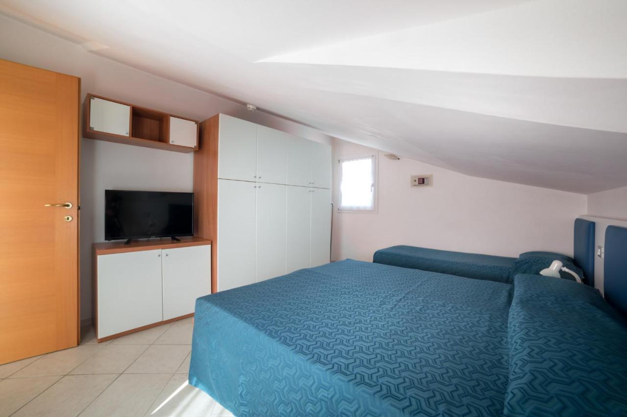 Rex Aparthotel 3*