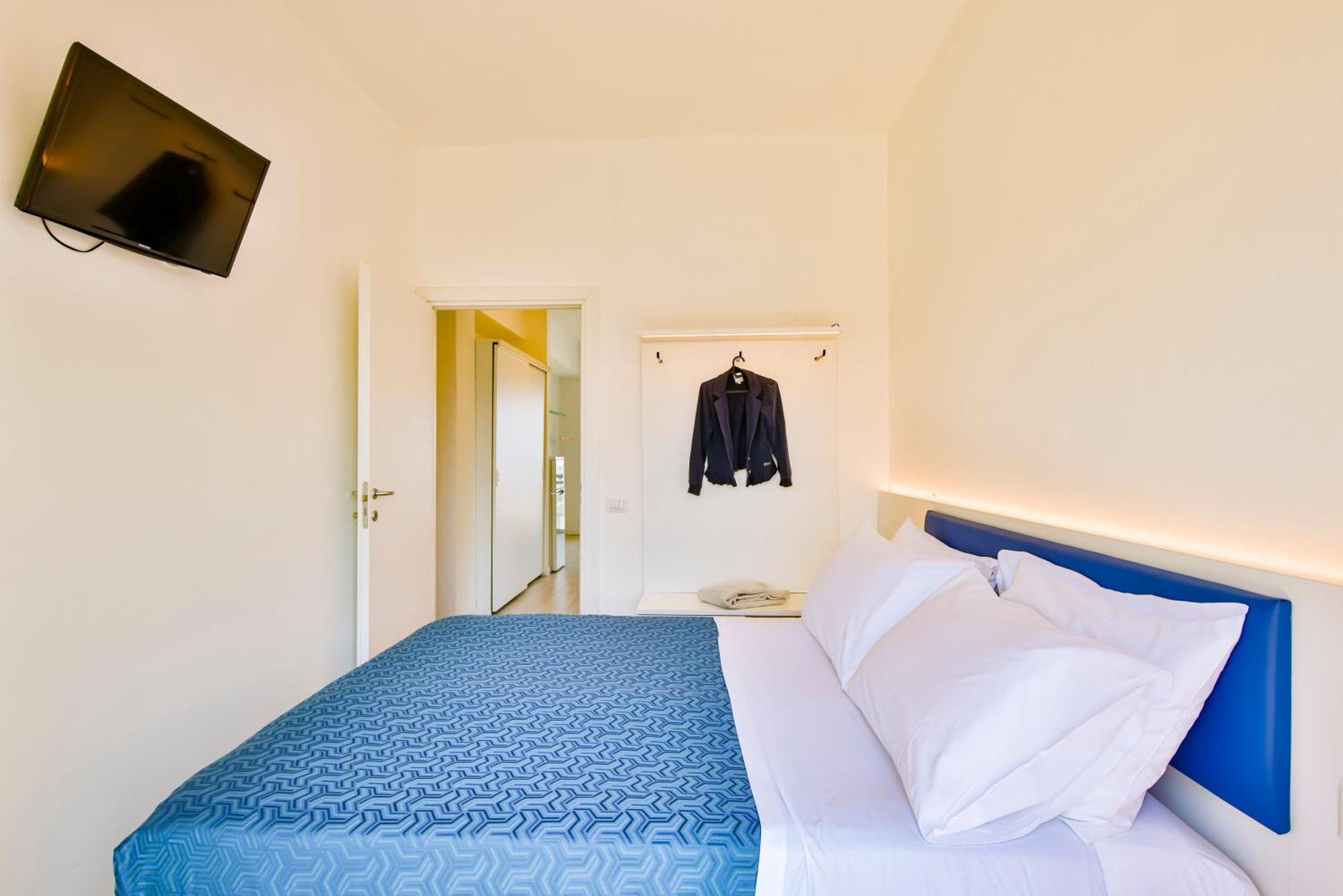 Rex Aparthotel 3*